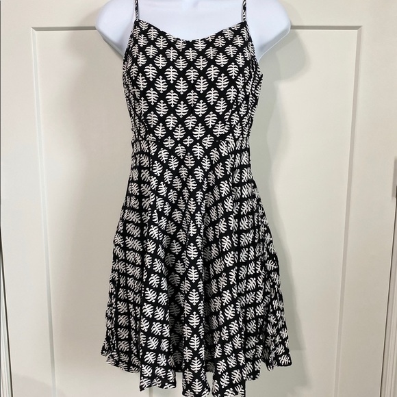Old Navy black and white spaghetti strap dress - Picture 1 of 6